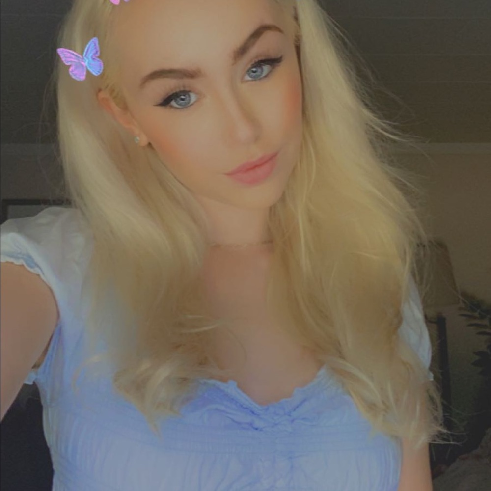 Meet your Posher, Cassandra